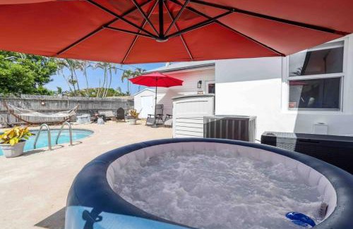 Lantana Casa | Beach House/KING BD/Hot Tub/Pool/Fire Pit/Gym/Golf