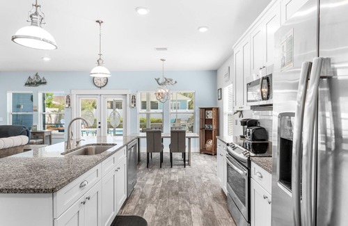 Riviera Beach Casa | Beach House - Lazee Daze by PHG