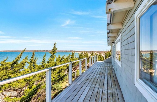 Montauk Casa | Beach House on Fort Pond Bay