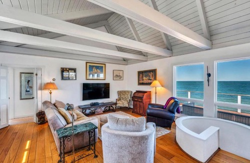 Montauk Casa | Beach House on Fort Pond Bay
