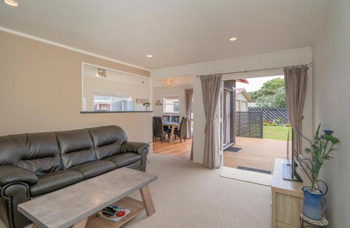 Whangamata Casa | Beach House on Hetherington - Whangamata Home