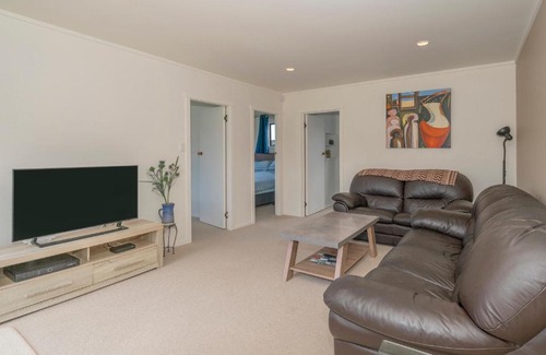Whangamata Casa | Beach House on Hetherington - Whangamata Home