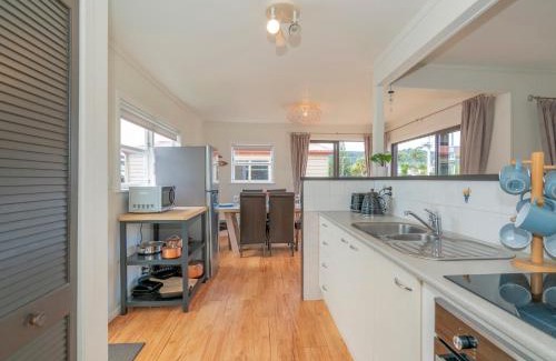 Whangamata Casa | Beach House on Hetherington - Whangamata Home