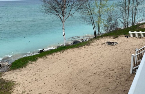 Lake Leelanau Cabaña | Directamente en el lago Mi ~ Vistas de las islas Manitou y la costa de Sleeping Bear