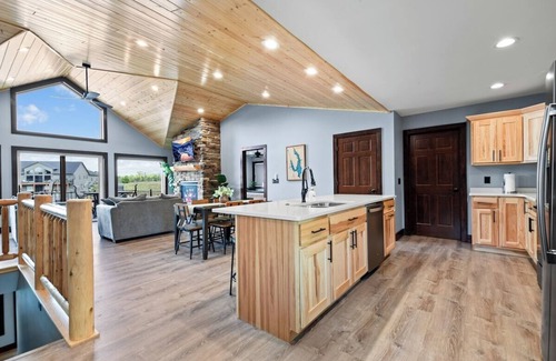New Lisbon Casa | New Beach House on Private Lake with Game Room