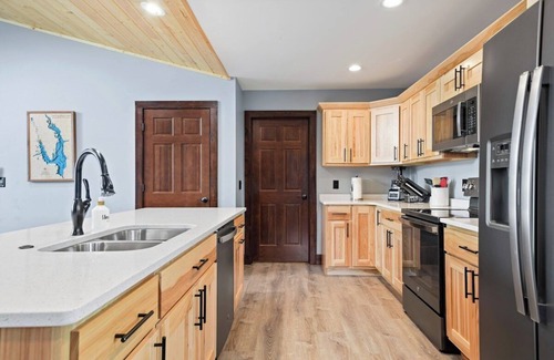 New Lisbon Casa | New Beach House on Private Lake with Game Room