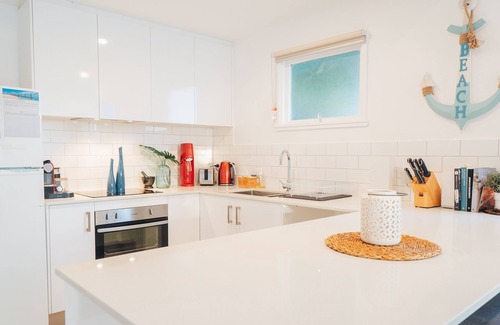 Bongaree Casa | Beach House on Queen - *Pet friendly* Water Views