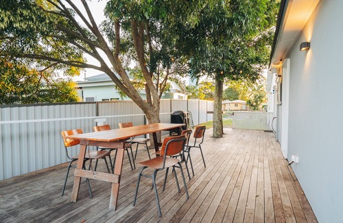 Bongaree Casa | Beach House on Queen - *Pet friendly* Water Views