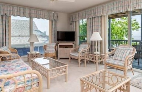 Barstow Casa | Beach House on the Bay