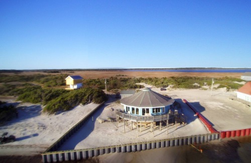 Cedar Island Casa | Beach House Privacy and Serenity by RedAwning