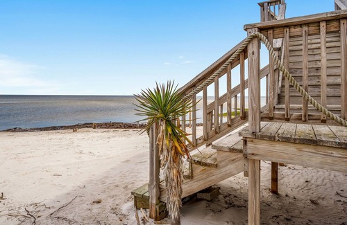 Cedar Island Casa | BEACH HOUSE -- Tranquilly - Privacy in a Round House!