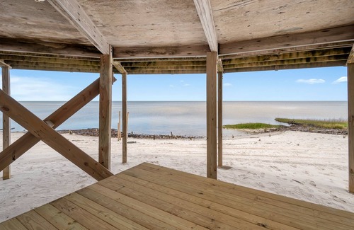 Cedar Island Casa | BEACH HOUSE -- Tranquilly - Privacy in a Round House!