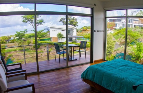 Santa Cruz Casa | Beach House w/infinity pool and jacuzzi - 8 min away from the beach!