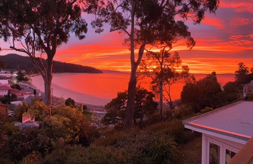 Kingston Beach Casa | Beach house with sauna. Stunning views, cosy renovated mid-century gem
