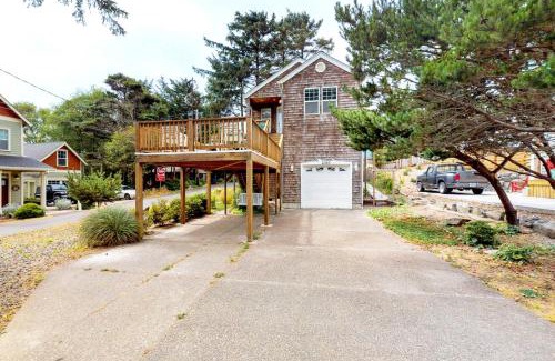 Nelscott Casa | Beach house with a park