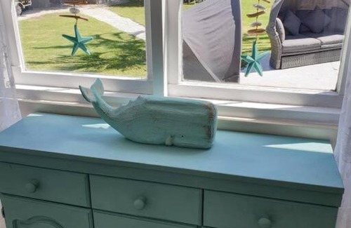Knysna Central Casa | Beach House with DSTV & WIFI & basic housekeeping