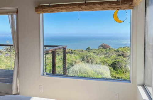 Bolinas Casa | BEACH HOUSE WITH EPIC VIEWS - cedar hot tub, curated interior