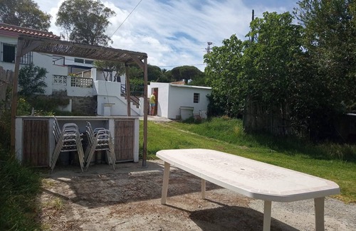 Bolonia Villa | Casa junto a la playa de valdevaqueros con amplio jardín