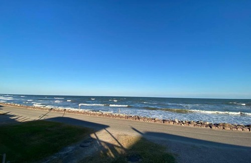 Surfside Beach Casa | Beach House with Ocean view