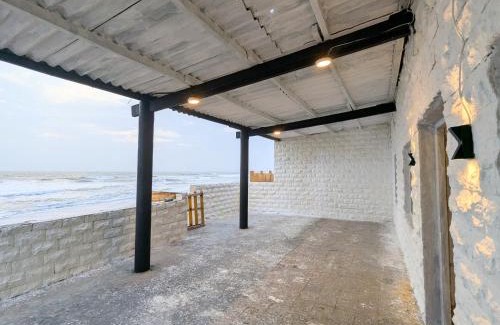 Karachi Complejo | Beach Hut 86