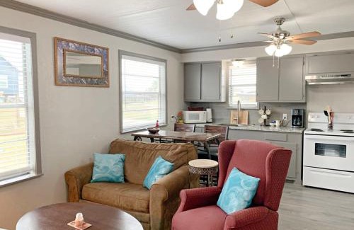 Surfside Beach Casa | Beach Hut - Half Duplex Just a Few Blocks to Sand Shore and Jetty Park