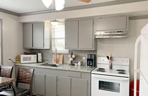 Surfside Beach Casa | Beach Hut - Half Duplex Just a Few Blocks to Sand Shore and Jetty Park