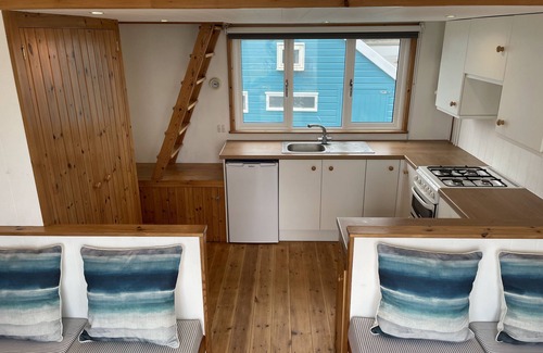 Hengistbury Head Chalet De Esquí | Beach Hut situated directly on the beach at Mudeford Spit, with an uninterrupted view across to the