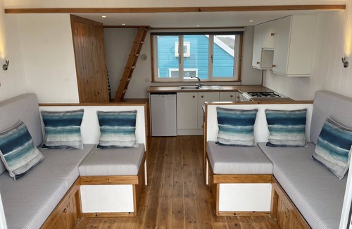 Hengistbury Head Chalet De Esquí | Beach Hut situated directly on the beach at Mudeford Spit, with an uninterrupted view across to the