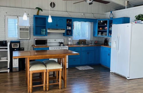 Moscow Cabaña | Beach Hut Vibes in this Lake front cottage with hot tub!