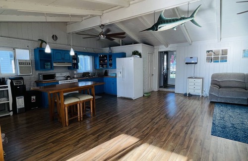 Moscow Cabaña | Beach Hut Vibes in this Lake front cottage with hot tub!
