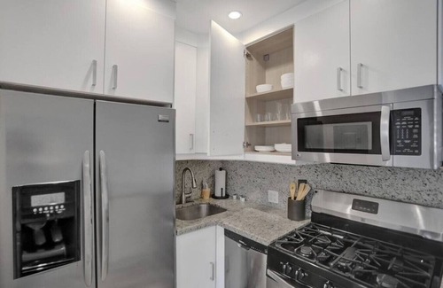 Hendricks and Venice Isles Apartamento | Beach Isles: Modern Studio Apartment in Fort Lauderdale with Patio