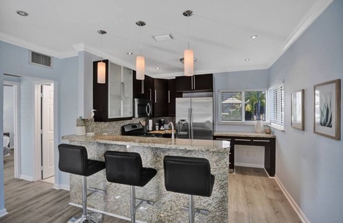 Hendricks and Venice Isles Apartamento | Beach Isles: Modern 1BR Apartment in Fort Lauderdale