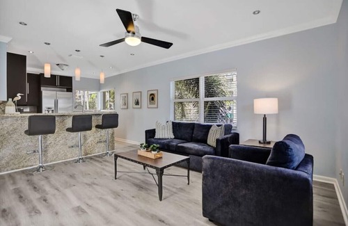 Hendricks and Venice Isles Apartamento | Beach Isles: Modern 1BR Apartment in Fort Lauderdale