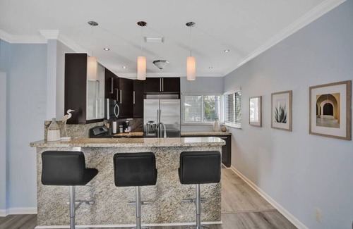 Hendricks and Venice Isles Apartamento | Beach Isles: Modern 1BR Apartment in Fort Lauderdale