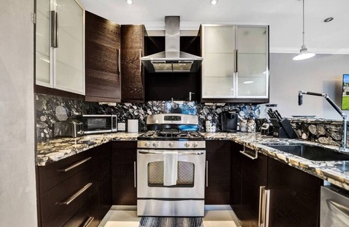 Hendricks and Venice Isles Apartamento | Beach Isles: Modern 1BR Waterfront Apartment with Patio