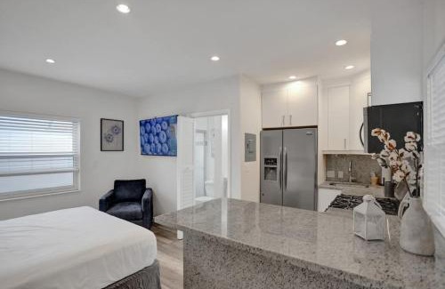 Hendricks and Venice Isles Apartamento | Beach Isles Modern Studio Apartment in Fort Lauderdale with Patio