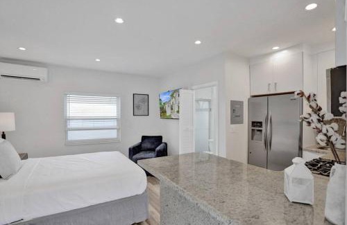 Hendricks and Venice Isles Apartamento | Beach Isles Modern Studio Apartment in Fort Lauderdale with Patio