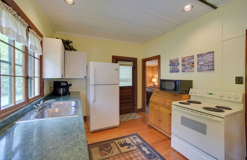 Speculator Cabina | Beach & Kayaks: Waterfront Cabin on Lake Pleasant!
