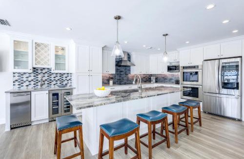 Connors Casa | Beach Life! Close To Vanderbilt Beach! & ON THE WATER, Private Oasis