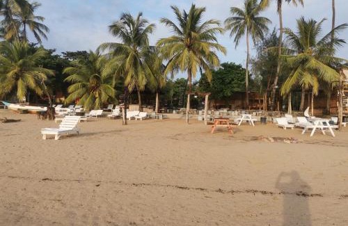 Uppuveli Hotel | Beach life long beach resort