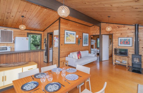 Hahei Casa | Beach Lovers Bach - Hahei Holiday Home