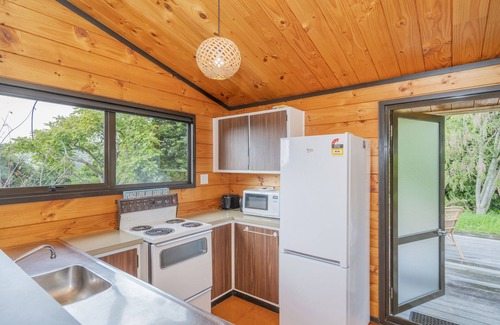 Hahei Casa | Beach Lovers Bach - Hahei Holiday Home