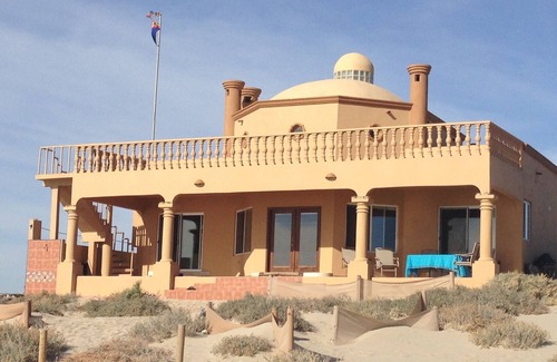 Puerto Peñasco Casa | Frente a la playa en la playa más bonita en Peñasco 6 dormitorios, 4 cuartos de baño, 20 pies Dome Techos