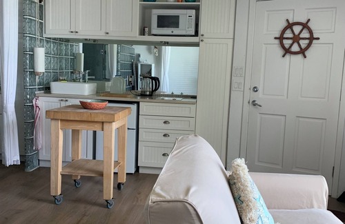 Westwind Condominio | Beach'n Barefoot - nestled on the sands of Love Beach - max guests 2