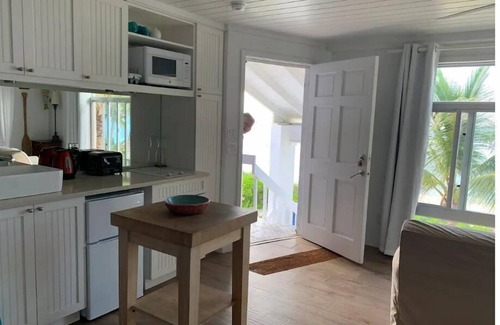 Westwind Condominio | Beach'n Barefoot - nestled on the sands of Love Beach - max guests 2