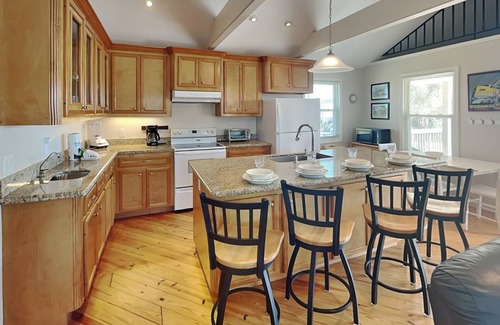 Bermuda Beach Casa | Beach Oasis | Pet-Friendly, Coastal Views