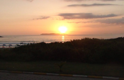 Quatro Ilhas Apartamento | BEACH OF 4 ISLANDS BOMBINHAS APARTMENT WITH 01 BEDROOM 60M FROM THE BEACH AIR WIFI