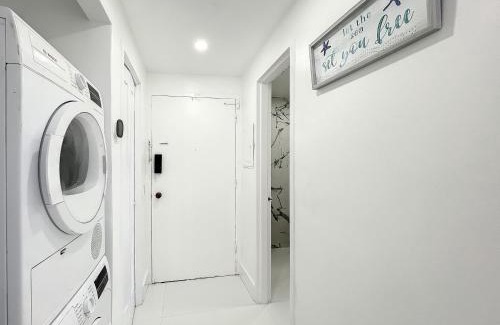 Hollywood South Central Beach Apartamento | Beach Paradise a cozy ocean view condo on the beach with free parking