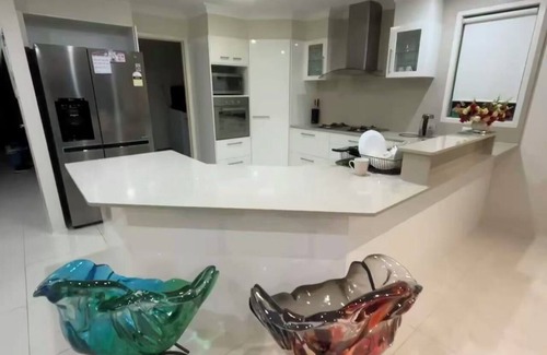 Tascott Casa | “Beach Paradise Villa | Private Garden & BBQ Area”