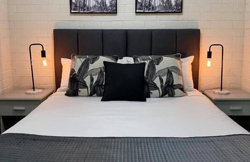North Wollongong Hotel | Beach Park Motel